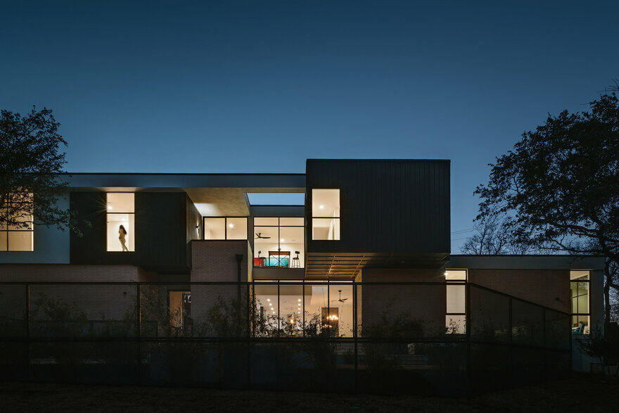 Allotted Space House / Matt Fajkus Architecture