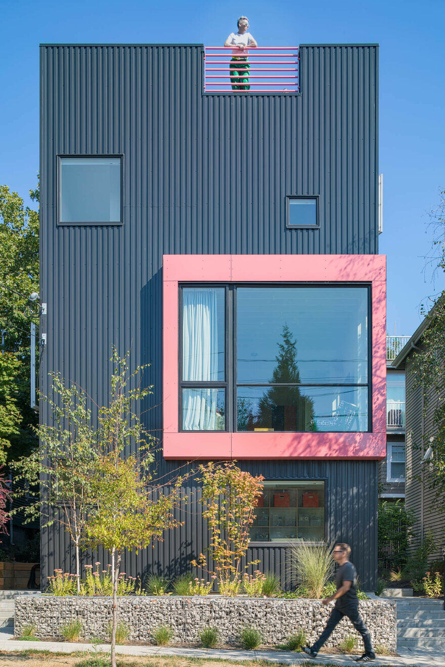 Big Mouth House / Best Practice Architecture & Hybrid Architecture