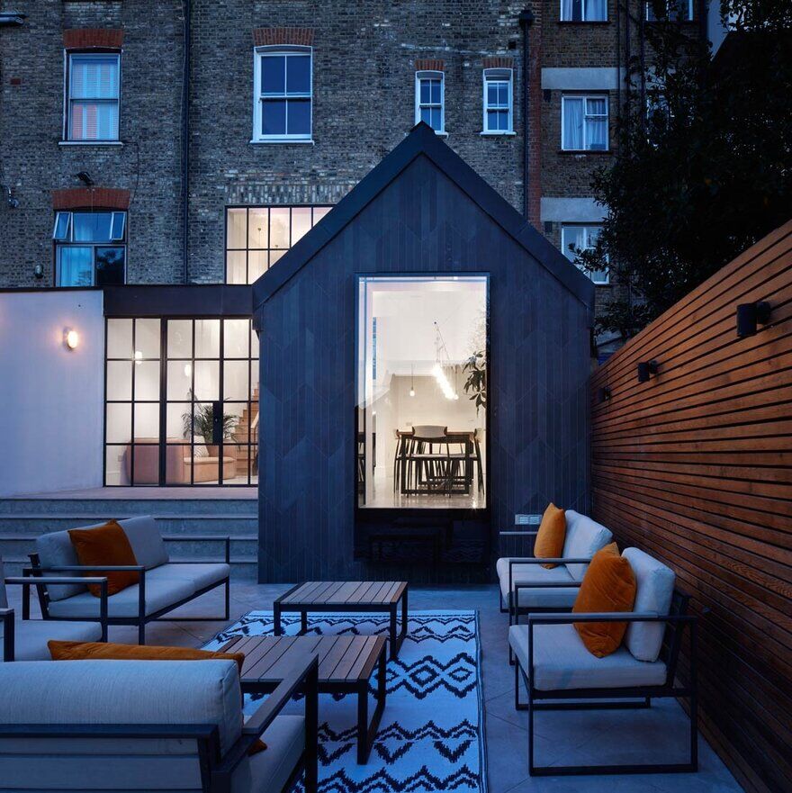 outdoor / Merrett Houmoller Architects