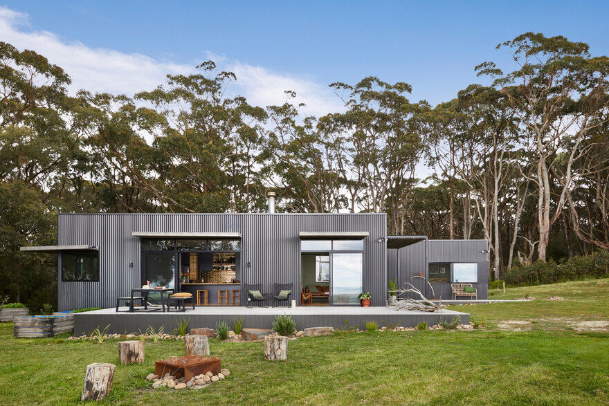 Fish Creek House - a Small, Off-the-Grid Holiday Home by ArchiBlox
