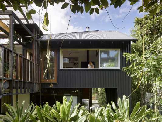 Modest Cottage Transformed into a Flexible Family Home