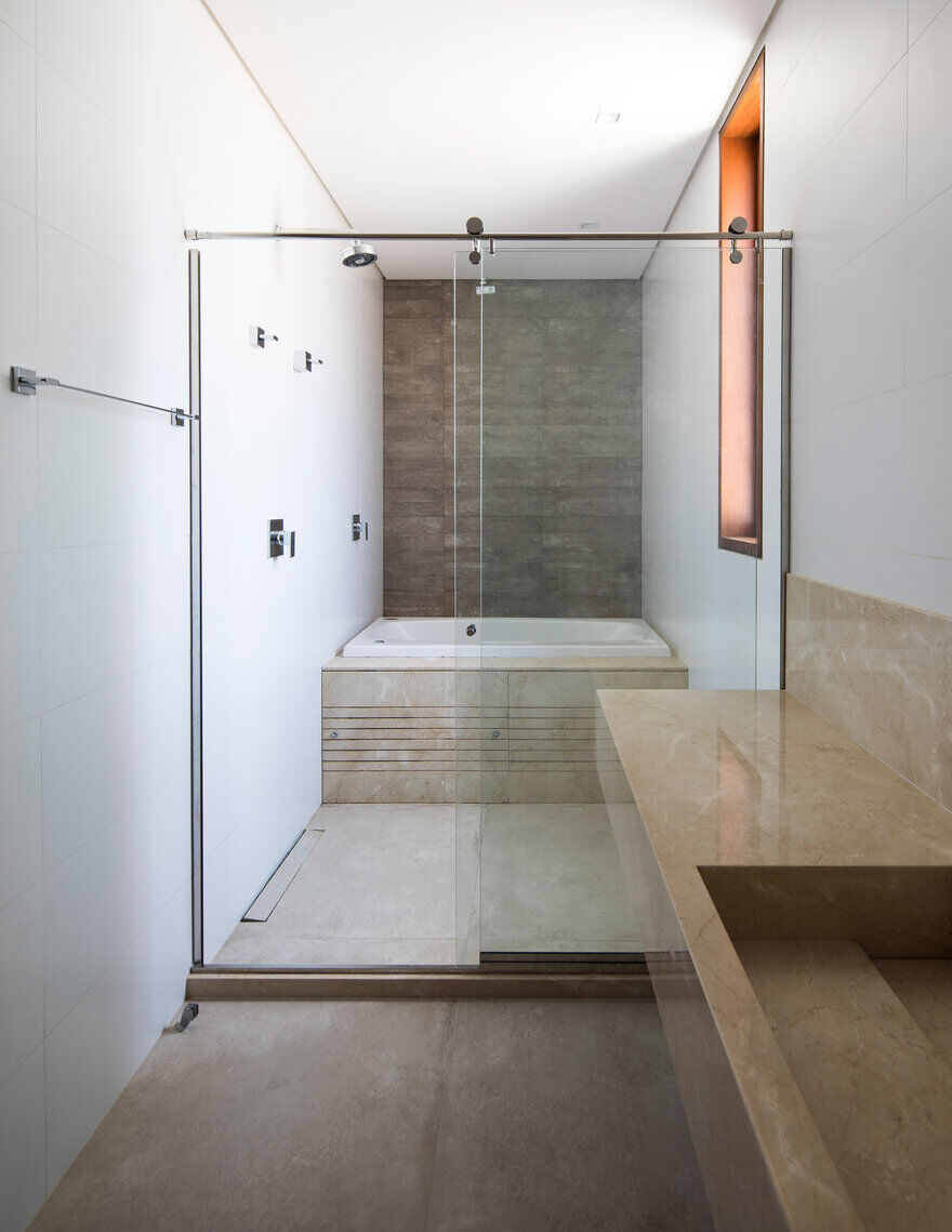 bathroom / Martins Lucena Architects