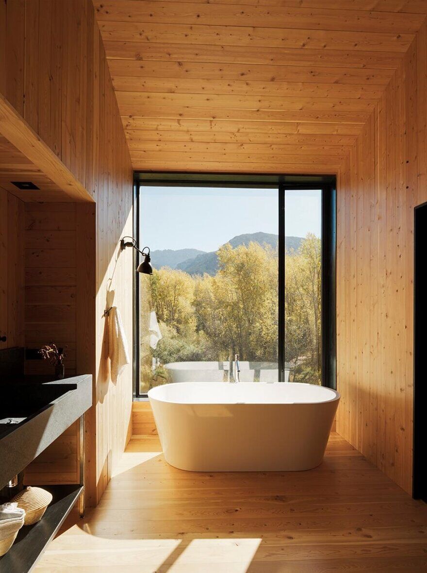 bathroom / Lake Flato Architects