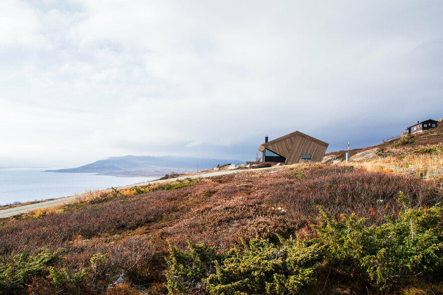 Norwegian Mountain Cabin with a Distinctive, Hood-Like Roof