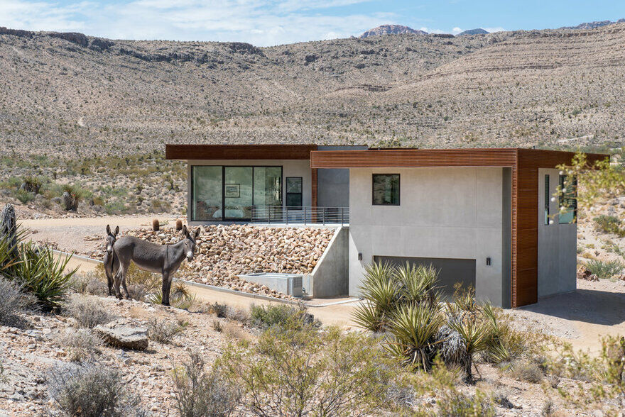 Arroyo House is a Sustainable Desert Home in Southern Nevada