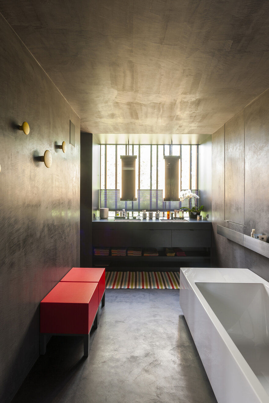 bathroom / DMOA Architects