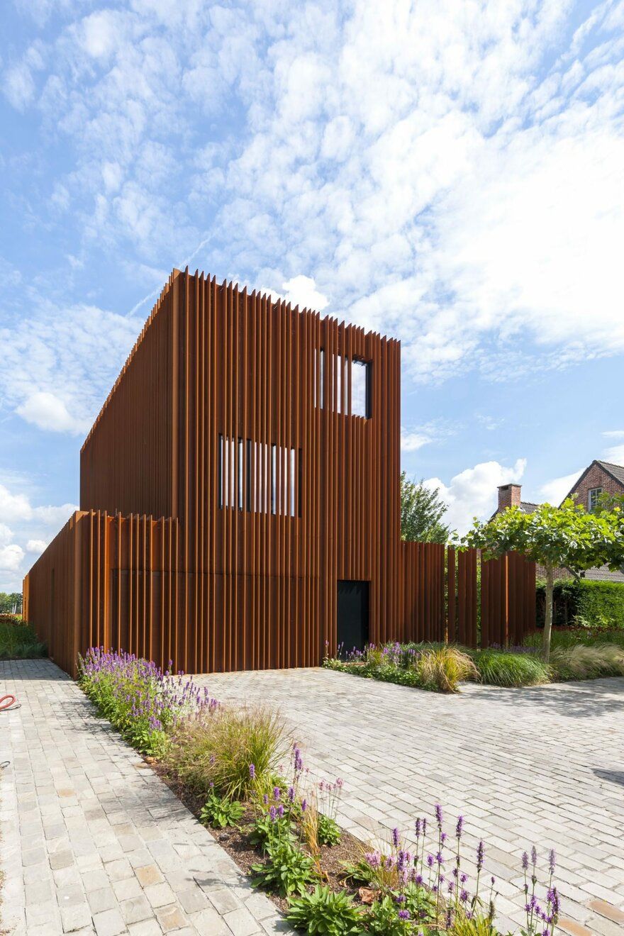CorTen House in Kontich, Belgium / DMOA Architects
