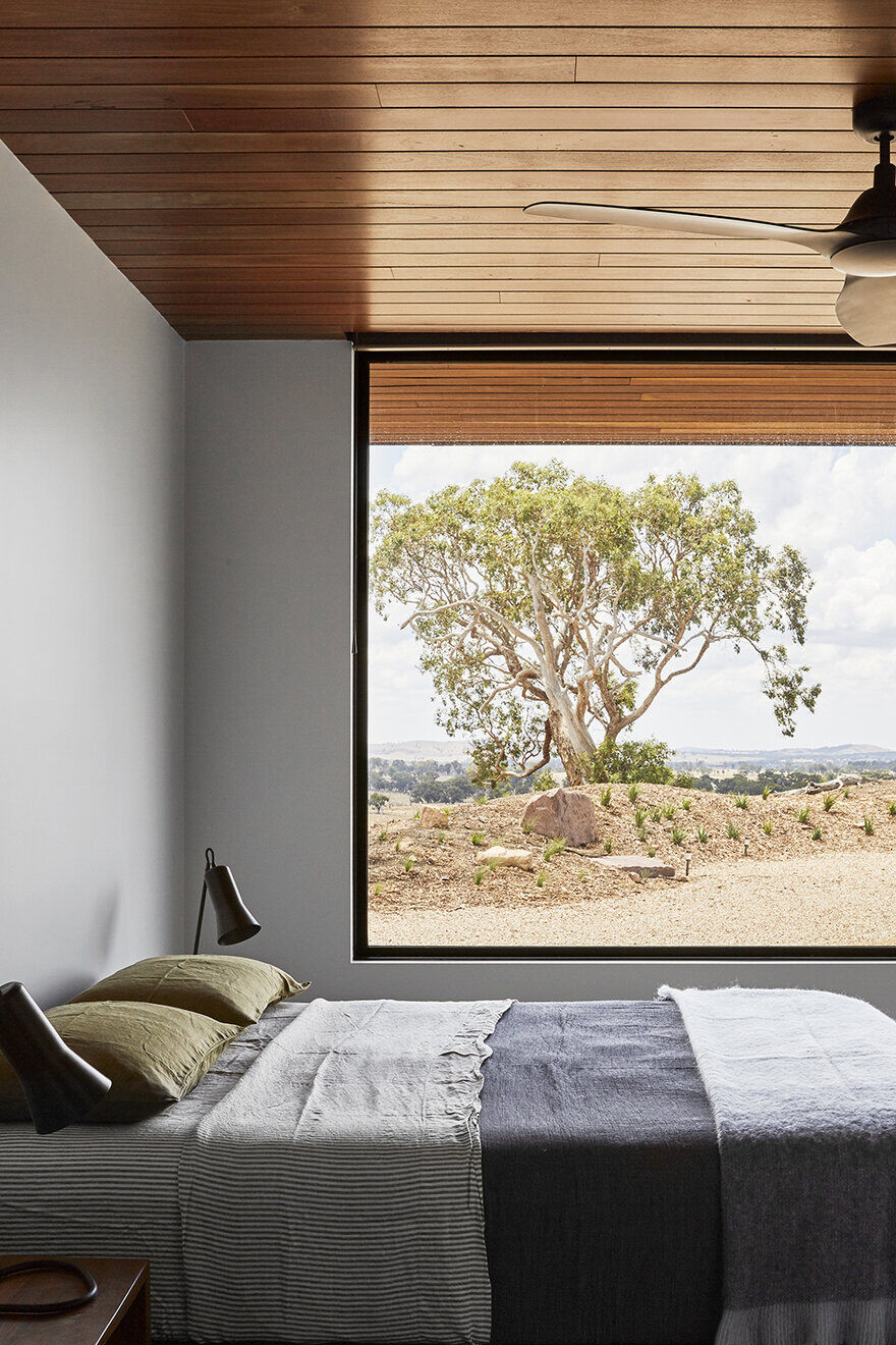 bedroom, Off-Grid Retreat / Ben Callery Architects