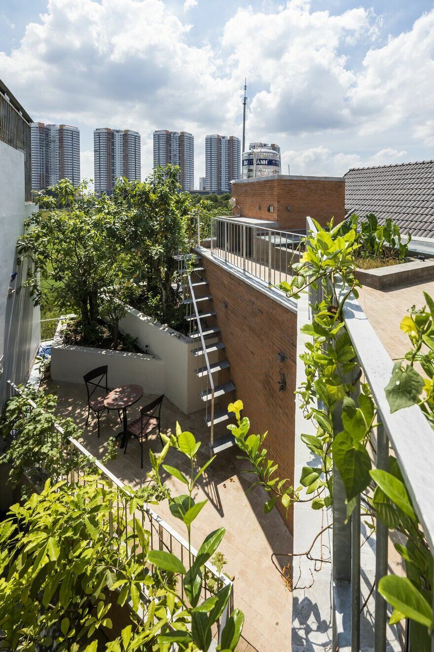 Rooftop with Large Green Gardens , Ha House / Vo Trong Nghia Architects