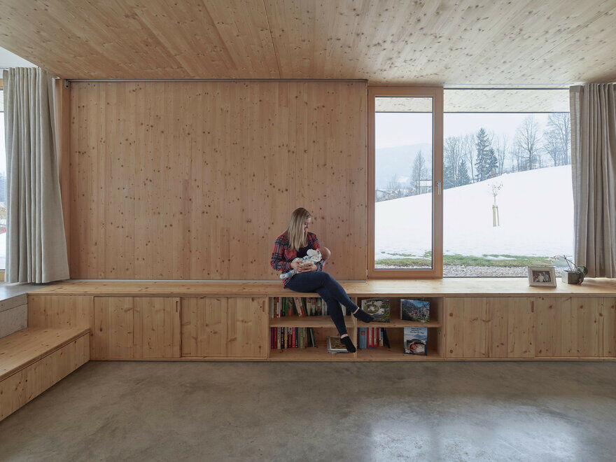 Timber House with Gable / mia2/Architektur