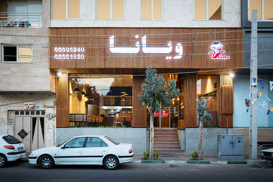 Viana Fast-Food in Tehran, Iran / Jafar Lotfolahi