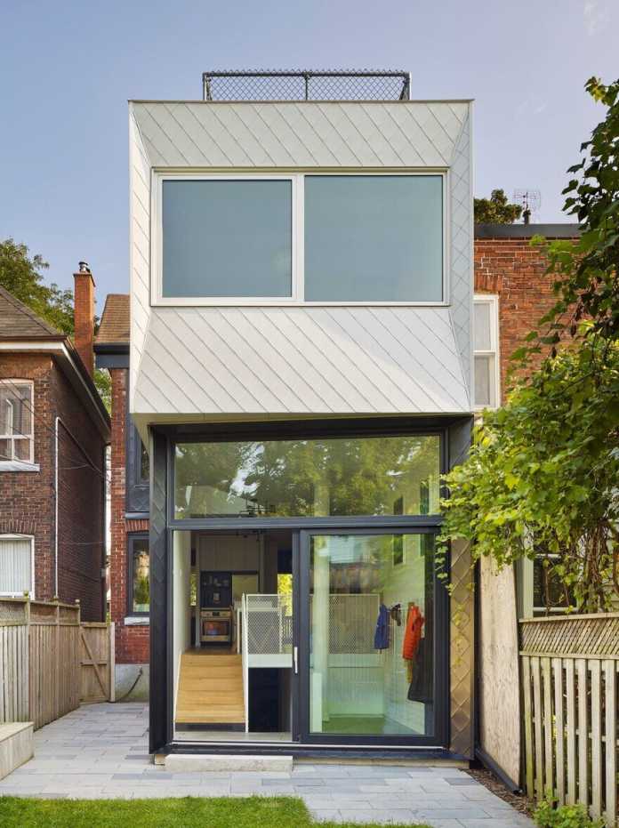 Victorian Era Home In Toronto Gets Two Storey Modern Addition   Victorian Era Home 1 696x931 