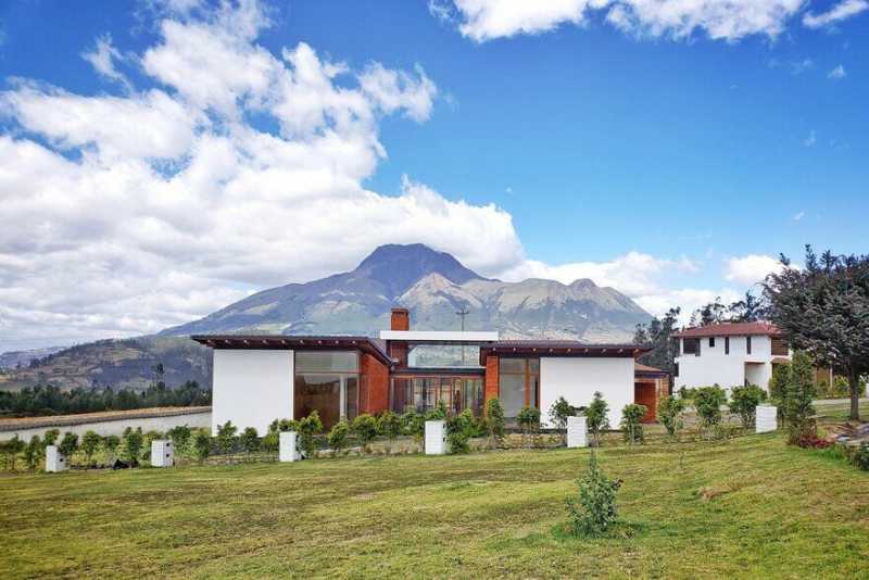 House AO - Architecture and Context, Looking at the Imbabura Volcano