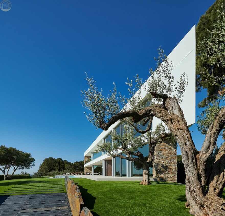 Stunning Modern Seafront Designer Villa in Costa Dorada