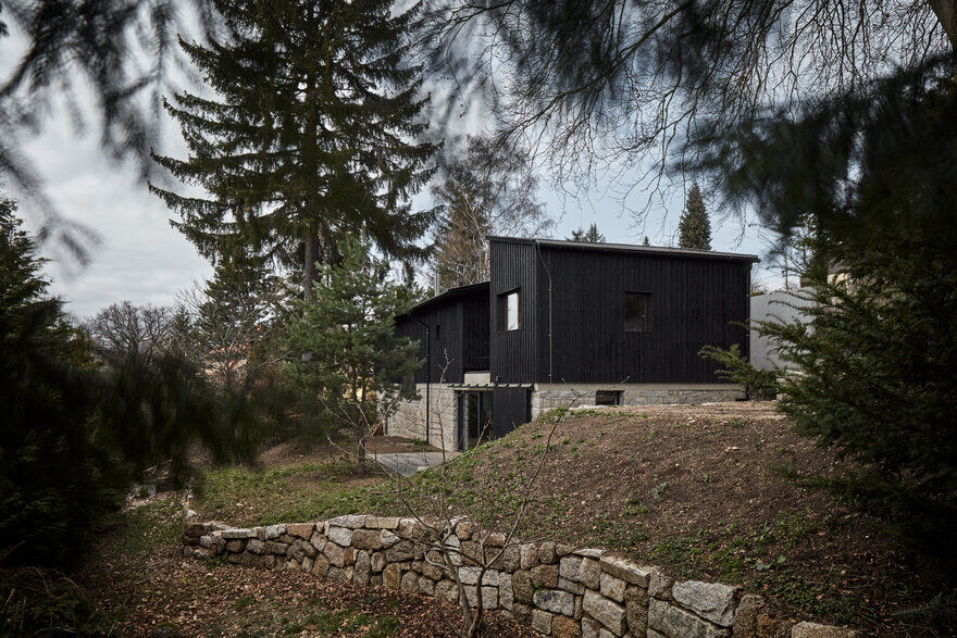 House Behind The Wall, Mjölk architects