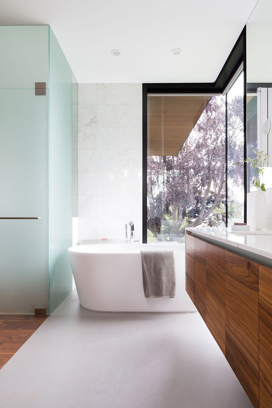 bathroom / BattersbyHowat Architects