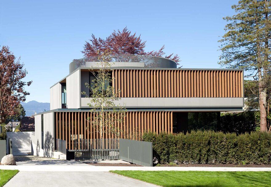 Point Grey Residence in Vancouver / BattersbyHowat Architects
