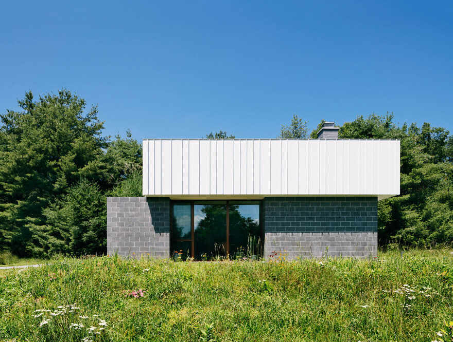 Catskills House Designed as an Escape from City Life