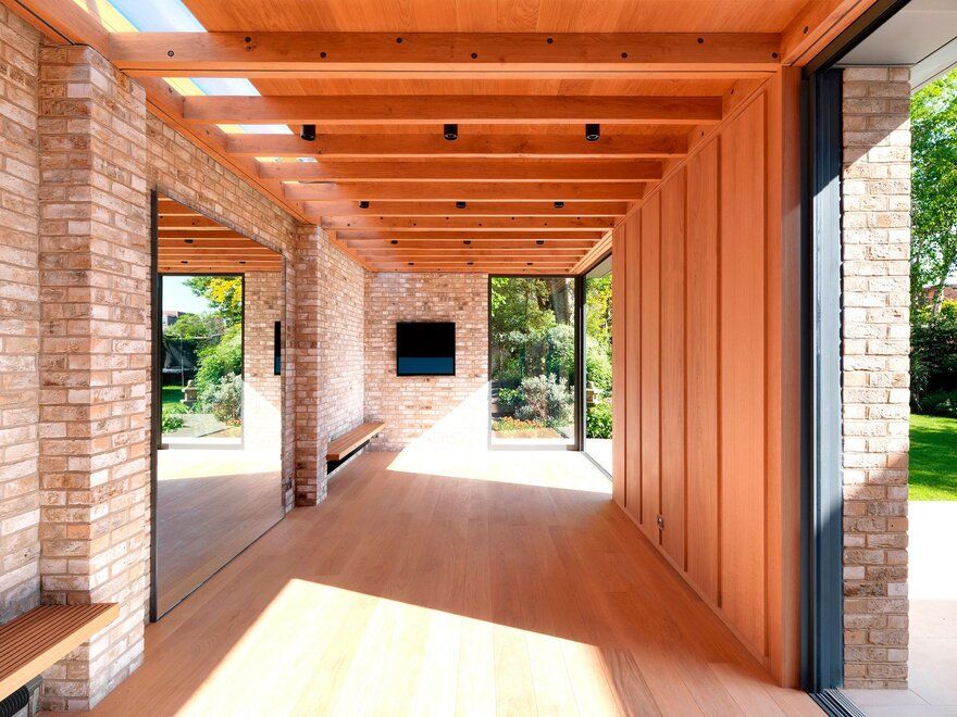 brick interior / Threefold Architects