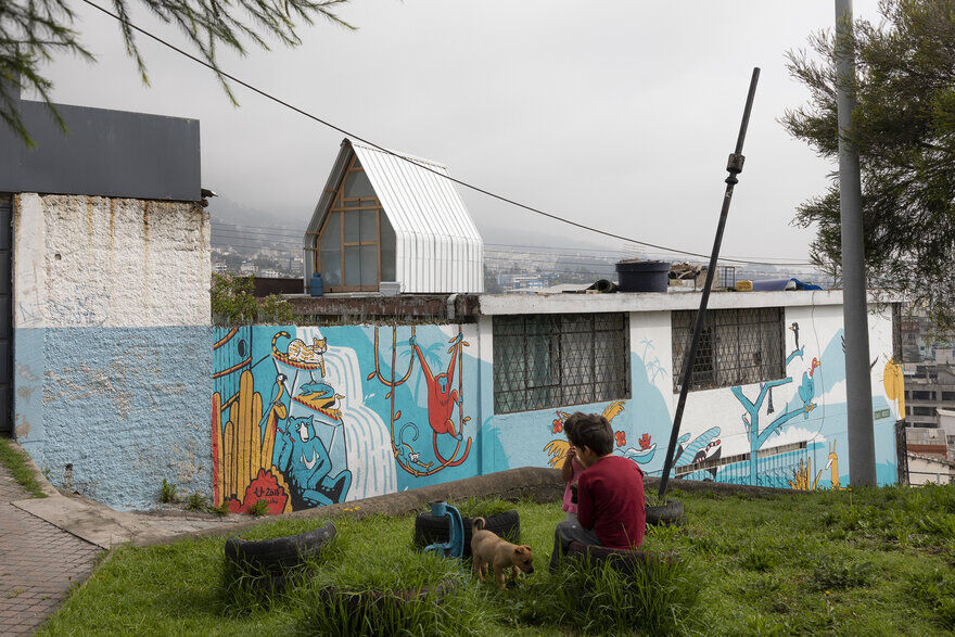 Tiny A-Frame House with a Low-Impact Design: Casa Parasito