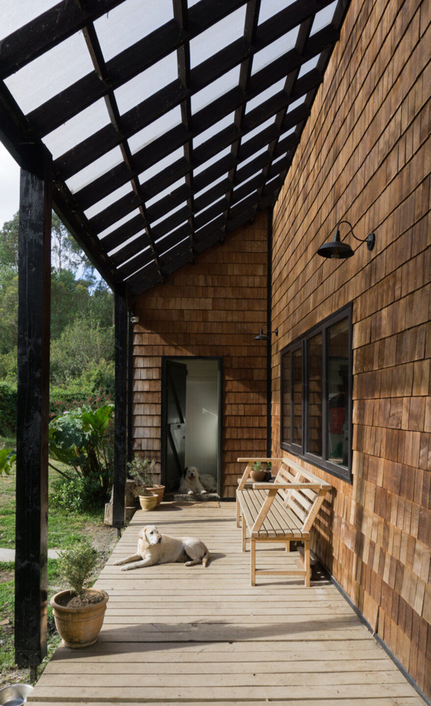 the front of the house / Karina Duque Arquitecto