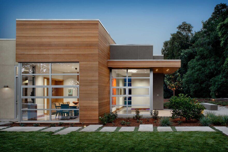 Sonoma Single-Family House with a Seamless Transition from Inside to Out