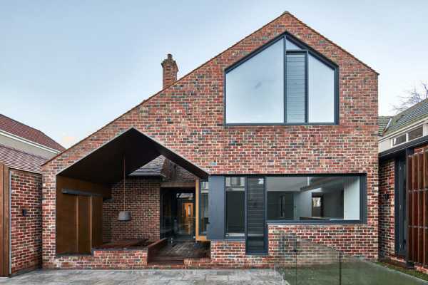 Tudor Revival Residence / Warc Studio