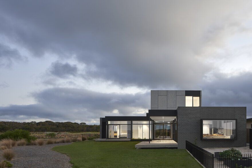 Torquay Beach House / Luke Fry Architecture & Interior Design