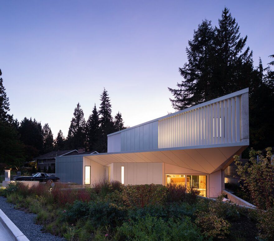 Edgemont House is a Secluded Escape in North Vancouver