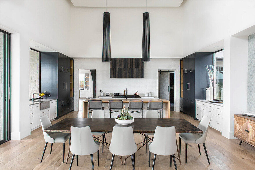 dining room / Cornerstone Architects