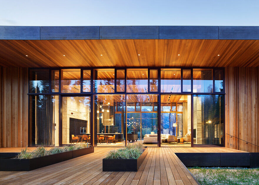 Riverbend House: A Modern Art Piece on the Banks of the Snake River