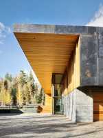 Riverbend House: A Modern Art Piece on the Banks of the Snake River