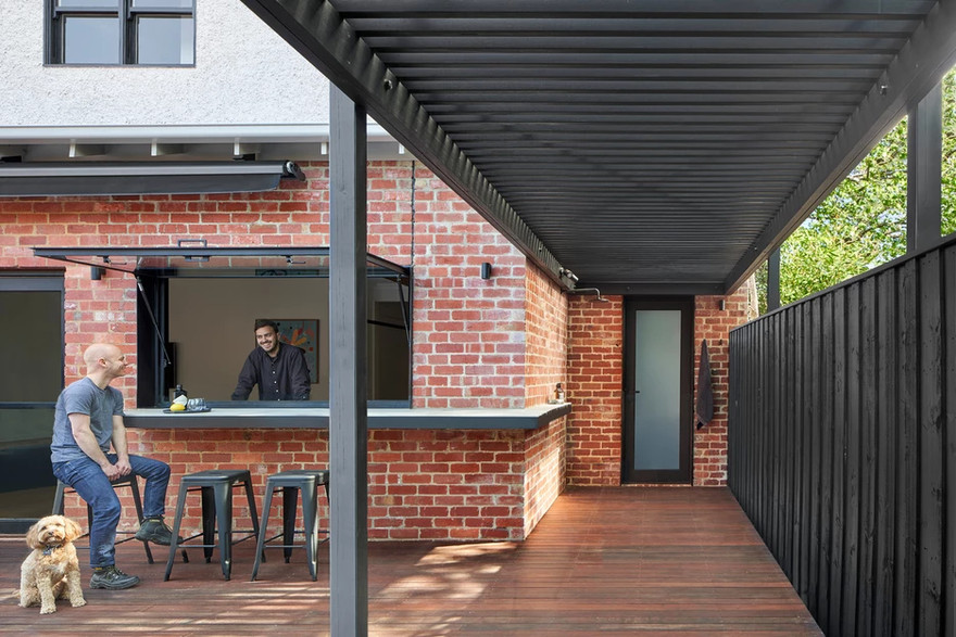 House N in Melbourne Featuring Strong Forms and Rich Textures