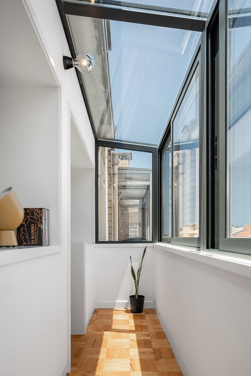 balcony / Hinterland Architecture Studio
