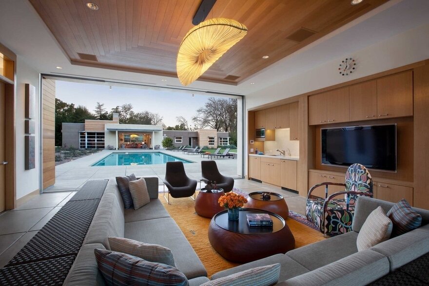 Sonoma Pool House: A Family's Playground by Zumaooh