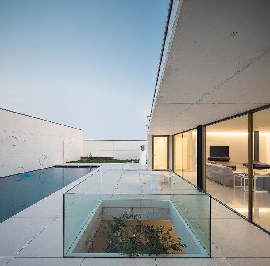 terrace + pool, An Intervention in an Eclectic Architecture Building