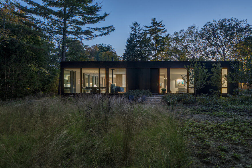 Ravine House Designed by Wheeler Kearns for Nature Lovers in Illinois