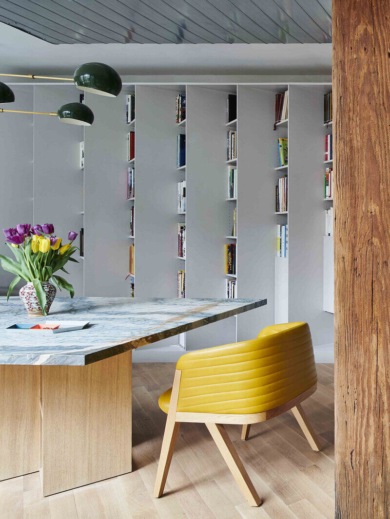 This Small Williamsburg Loft Elegantly Incorporates a Collection of 2,500 Books
