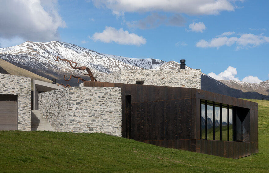 Arrowtown House by RTA Studio is Shaped by Its Environment