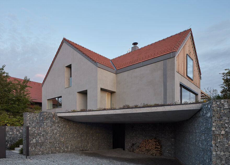 Hrusice House: Reconstruction of an Rural Residence by Atelier SAD