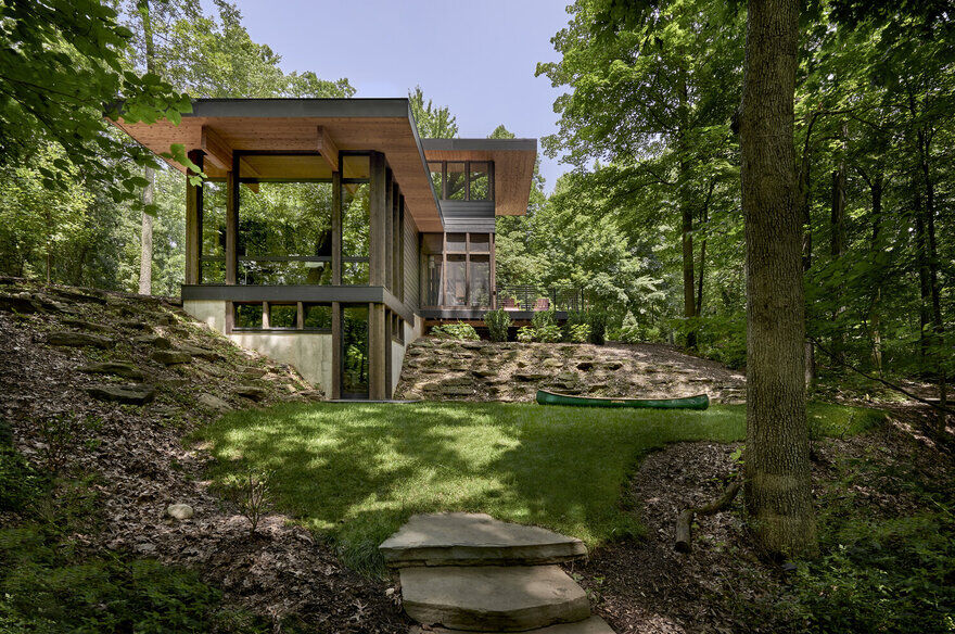 Lawless Retreat in Michigan by Searl Lamaster Howe Architects
