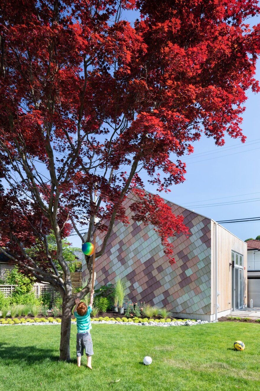 Shift House by Measured Has a Colorful, Confetti-Like Facade