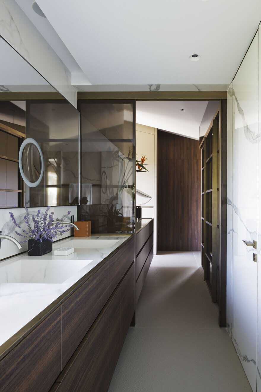 bathroom by Mario Mazzer Architects