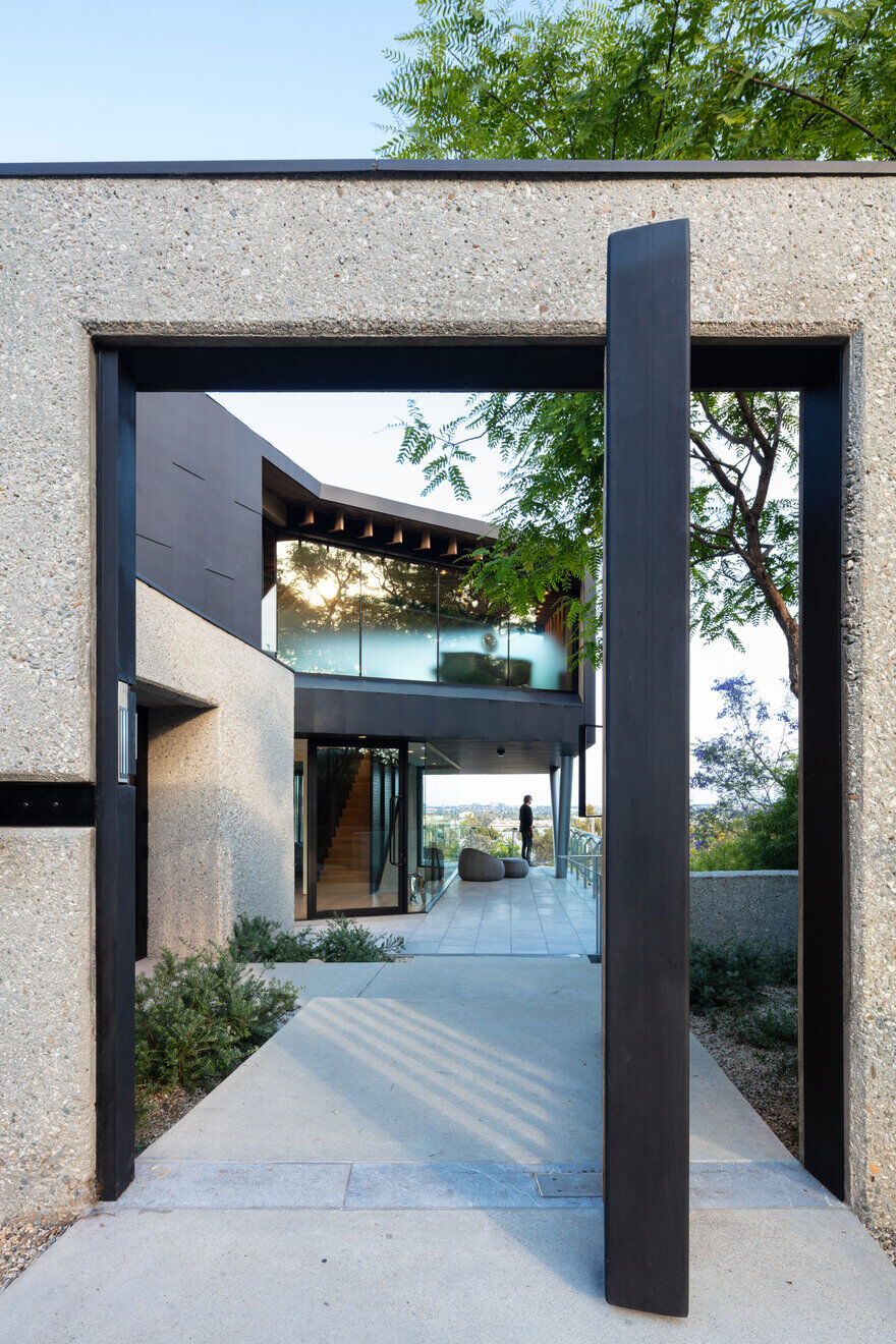 West Los Angeles Residence / Clive Wilkinson Architects
