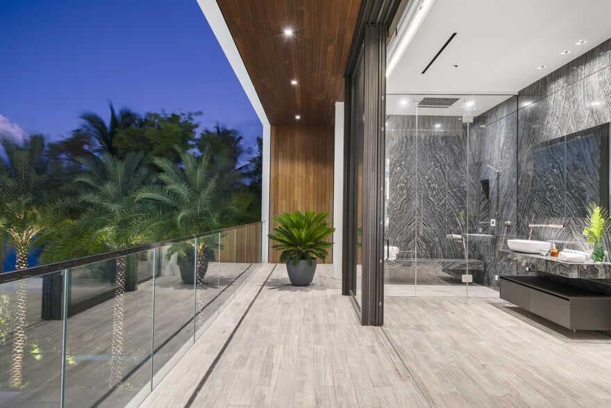 Palm Island Modern Residence / Choeff Levy Fischman