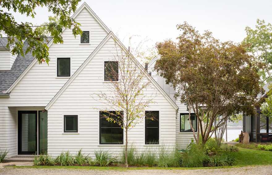 Damariscotta River View Cottage / Whitten Architects