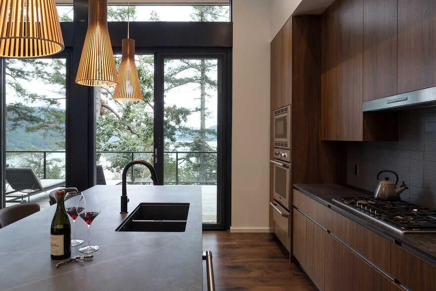 kitchen / Julian Carnrite Architect