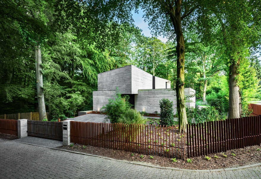 Sculptural Concrete Villa in Germany by Querkopf Architekten