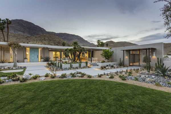 Thunderbird Heights Residence, Updating a Mid-Century Modern Residence Near Palm Springs