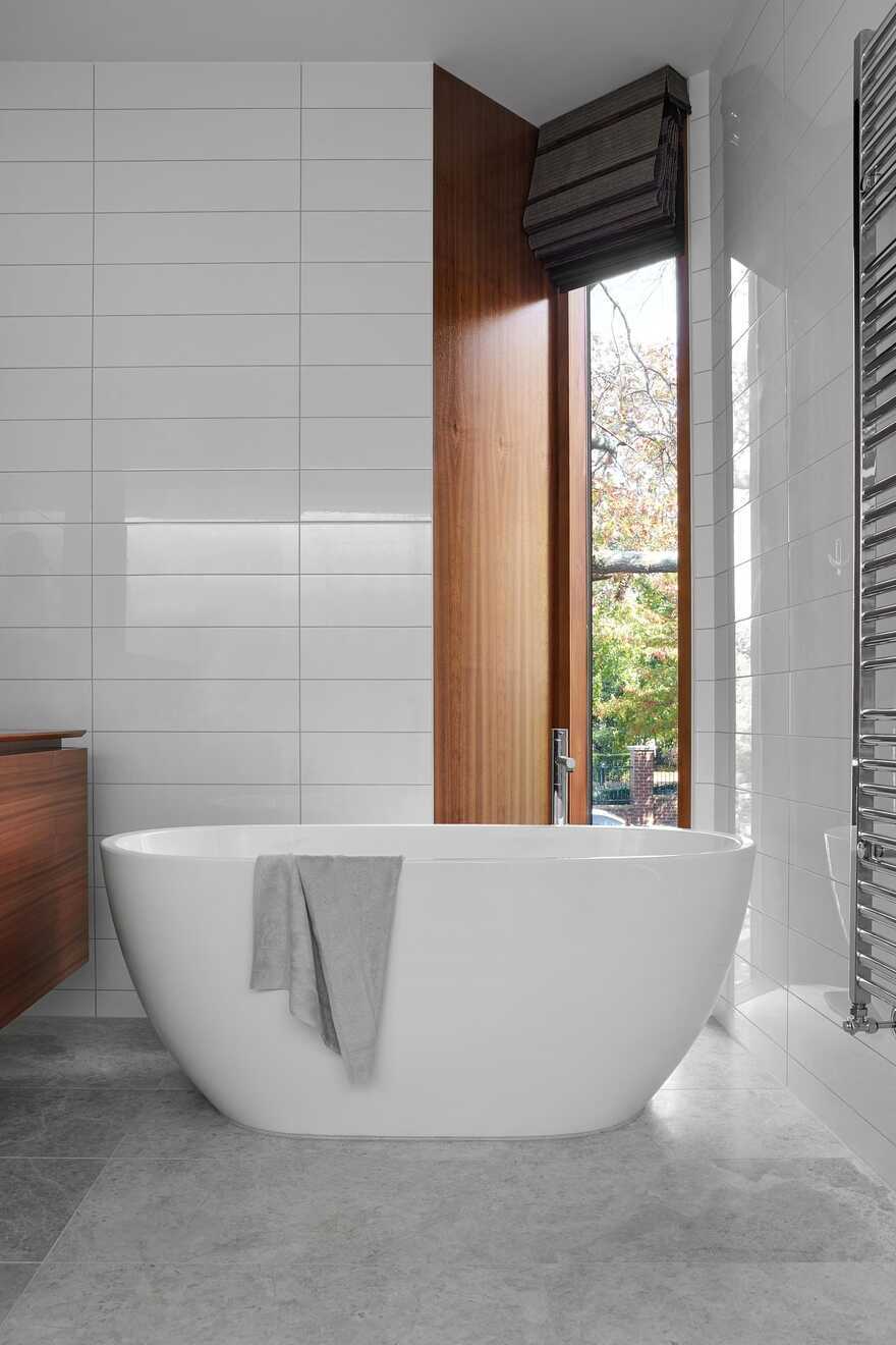 bathroom, Melbourne / K2LD Architects